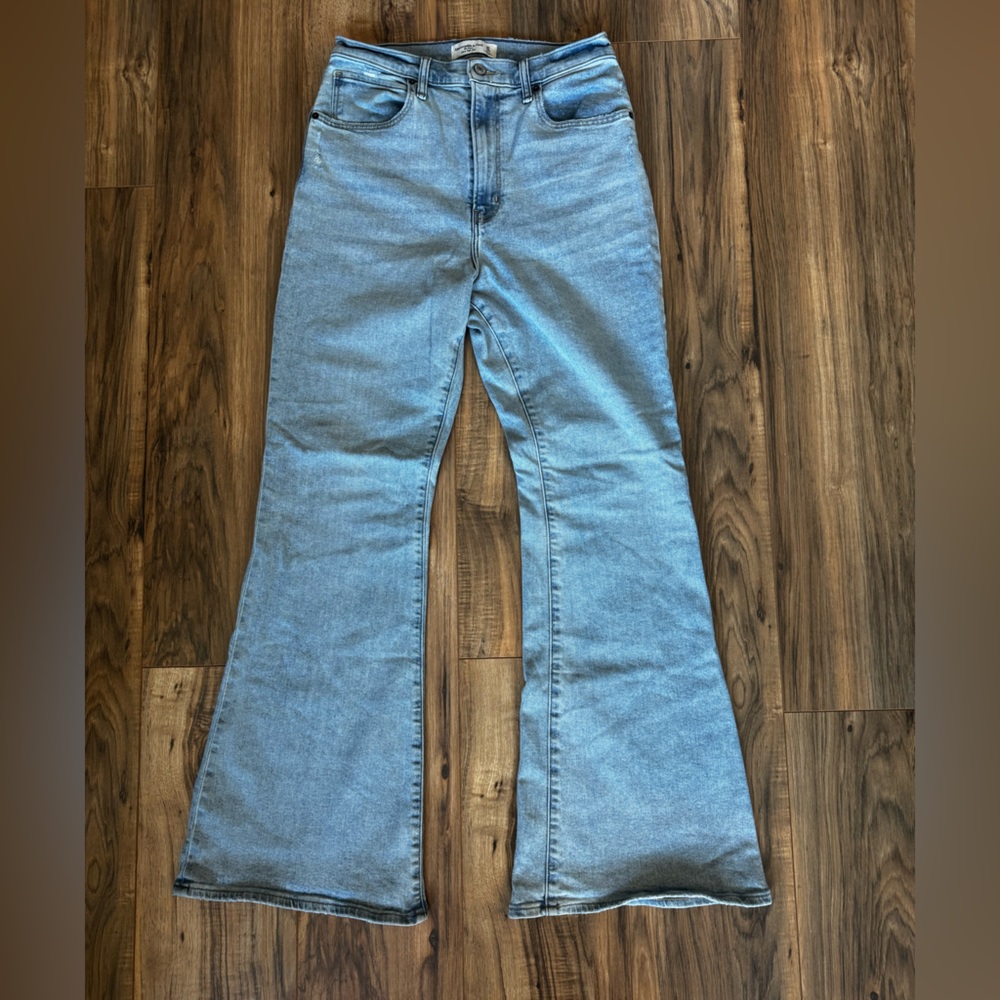 Women’s A&F The Flare Ultra High Rise Curve Love Jeans